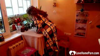 Hon var klädd i varma underkläder och strumpa så jag var tvungen att knulla henne hårt