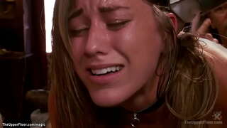 ���ાંધી કાળી ગુલામ લૅંઝરી માં Rilynn રાય squating પર વાયબ્રેટર એક લાકડી પર અને vibrating બે sluts પછી સાથે કેસી કાલવેર્ટ ગાંડ fucked પર સેક્સ પાર્ટી ઉપલા માળ