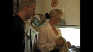 Mamma till en son och hans vän