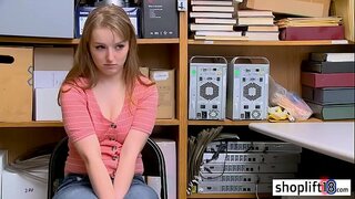 Ыстық жас қыз воровка трахается с коррумпированным полиция