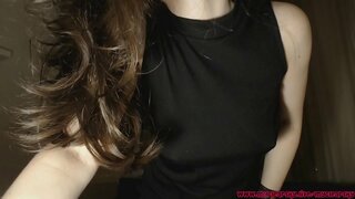 Mjölk rinner genom min klänning