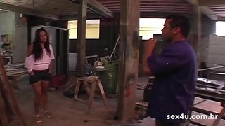 Verkliga historien jävla med möbelsnickaren höra av aktörer Bianca Lopes och Igor Pikachu