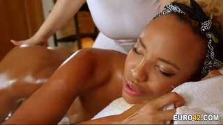 Oljemassage bättre med min lesbiskt massör