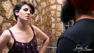 Comunistinha har att rösta på Boulos och det blev ett horn